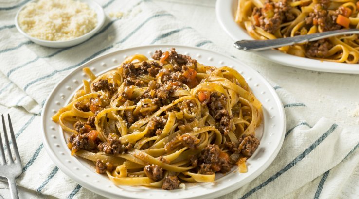 Паста з телятиною і помідорами