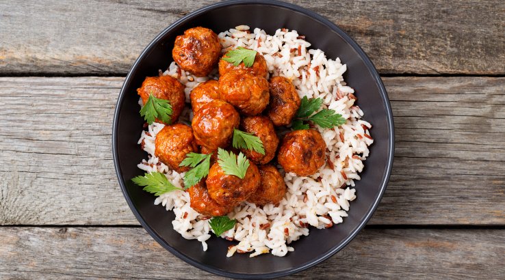 Фрикадельки з ягнятини зі смаженим рисом