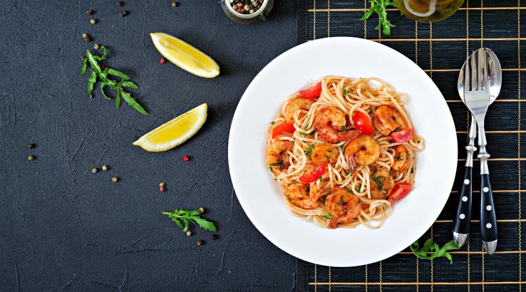 Паста з креветками та вʼяленими томатами