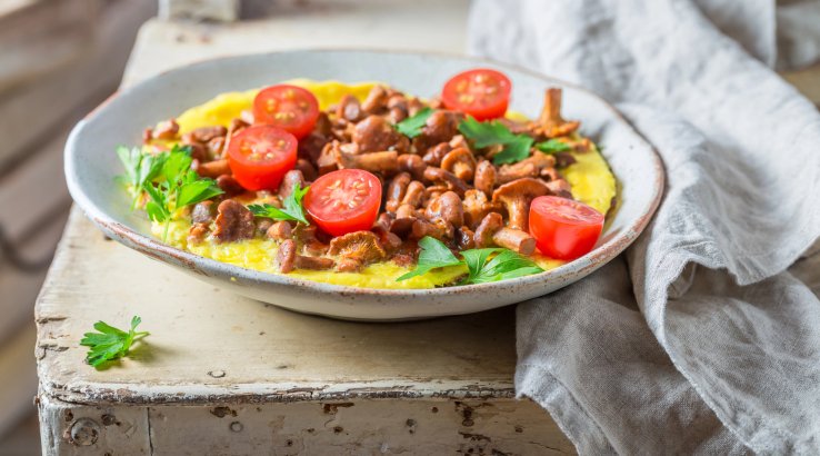 Лисички, смажені з помідорами