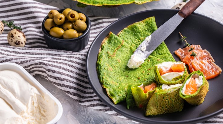 Шпинатні роли з червоною рибою