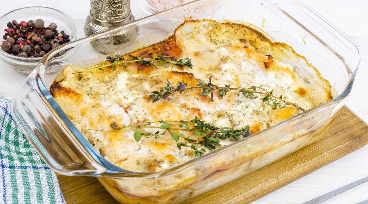 Лосось, запечений з грибами, під вершкоим соусом