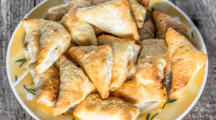 Трикутники з картоплею і грибами рецепт