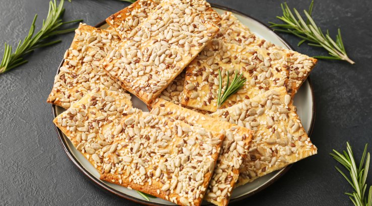 Крекеры из цельнозерновой муки: рецепт