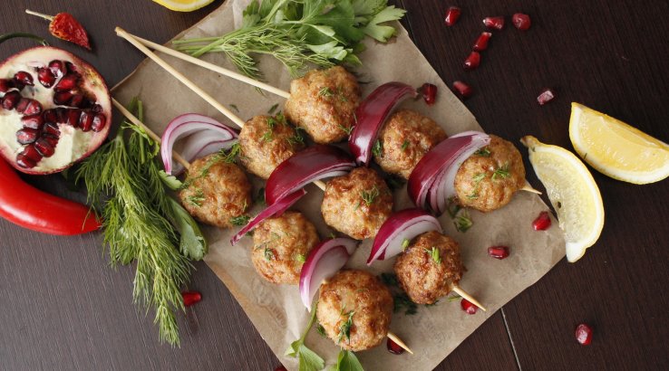 Шашлички з фрикадельок