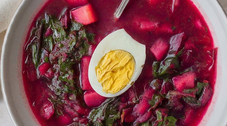 Борщ із буряковою гичкою і яйцем — бюджетний рецепт з Польщі