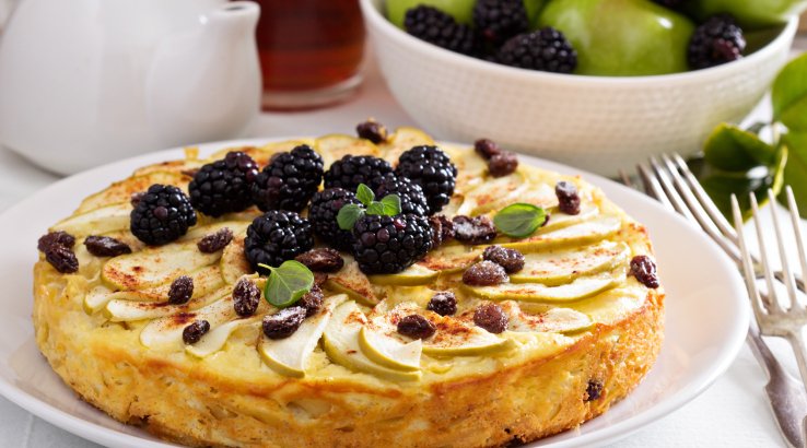 Макаронная запеканка с яблоками