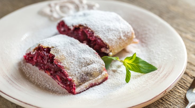 Струдель з вишнею