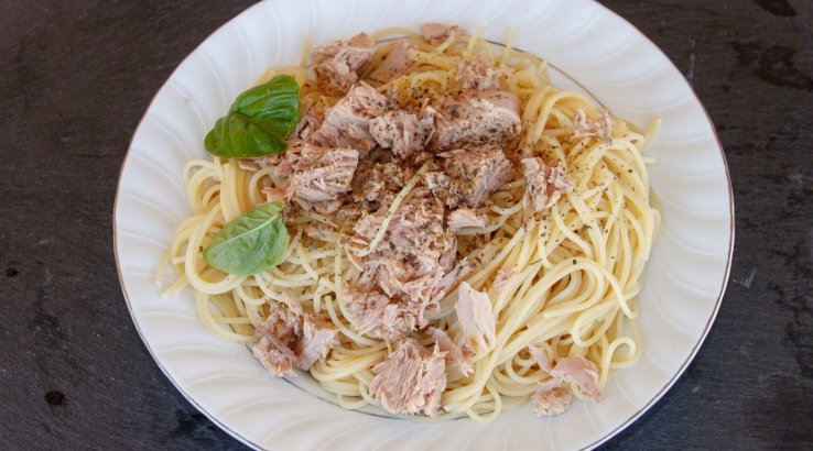 спагеті з тунцем