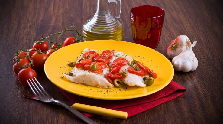 Минтай з томатами