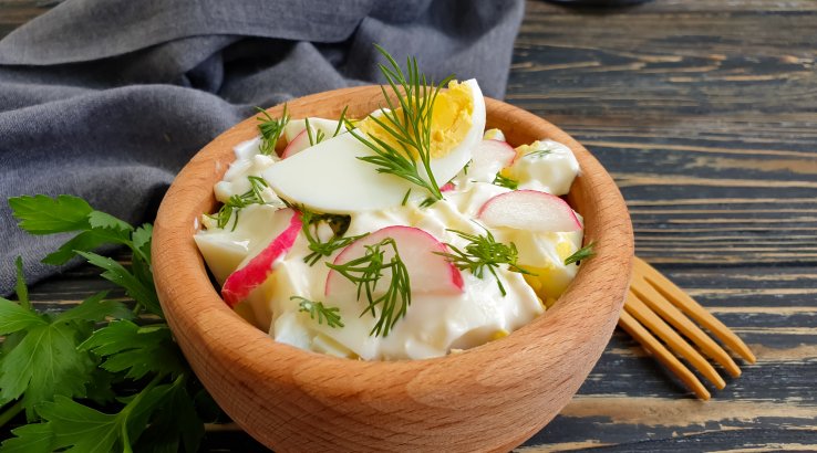 Салат з яйцем і редискою