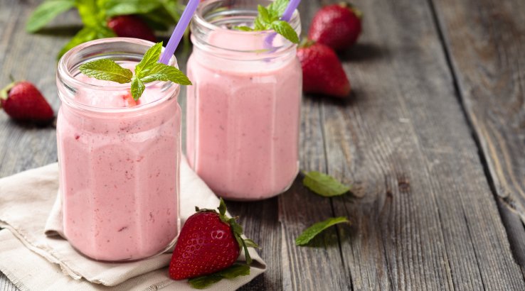 Полуничний молочний коктейль