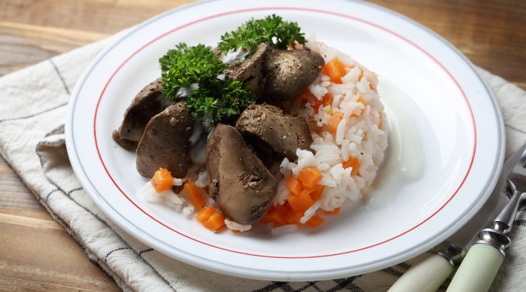 Куряча печінка з рисом і овочами