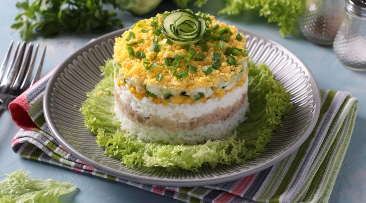 Рисовый салат с черносливом