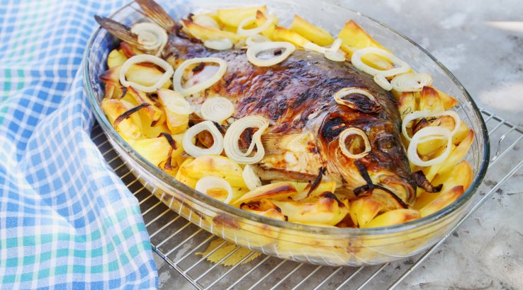 Запечений короп з картоплею