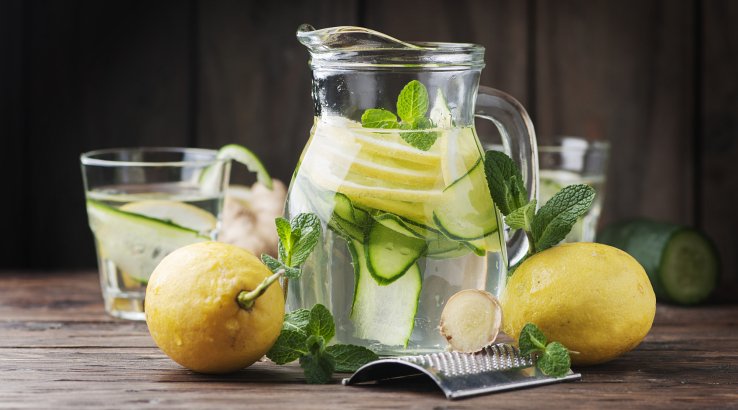 Лимонно-огірковий коктейль з горілкою