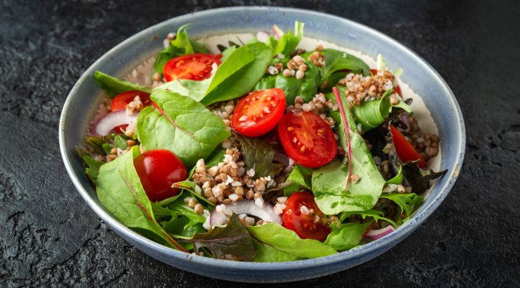 Салат з гречкою і беконом