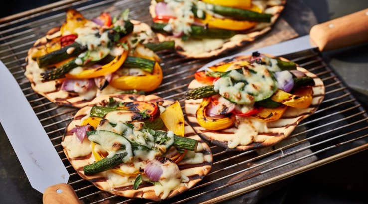 Піца з овочами на грилі