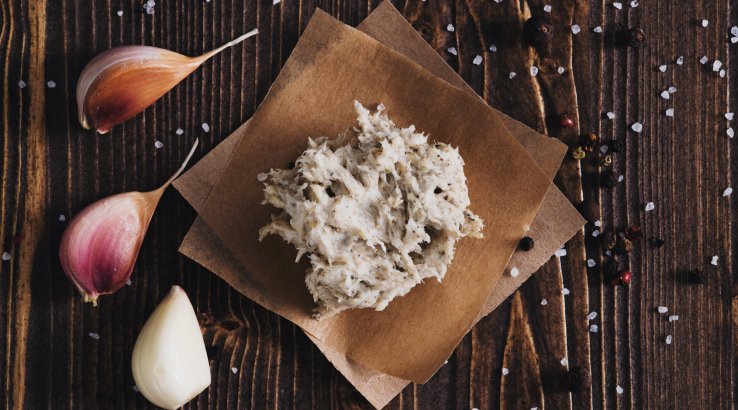 перекручене з часником сало