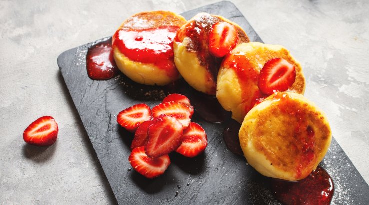 Сирники з полуничною начинкою