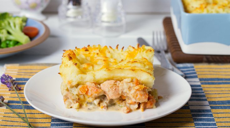 Пиріг із філе минтая та картоплі
