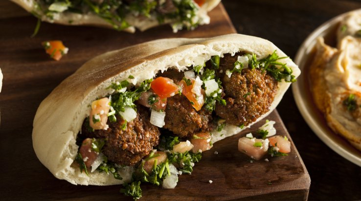 Піта з фалафелем і овочами