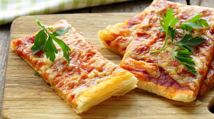 Мініпіци на листковому тісті