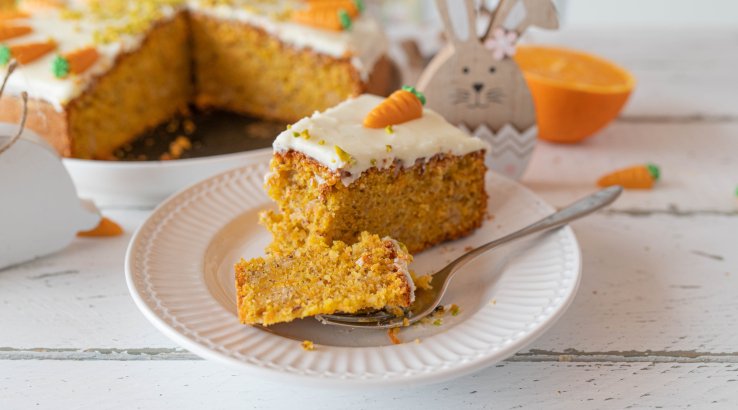 Морквяний пиріг з горіховою глазур’ю