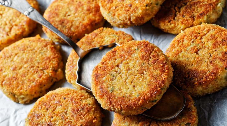 Рибні котлети на природі