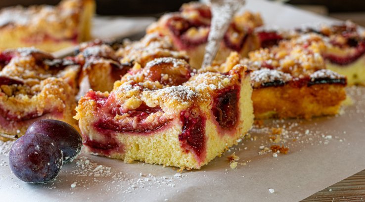 Коблер зі сливами