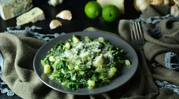 Тушеный мангольд