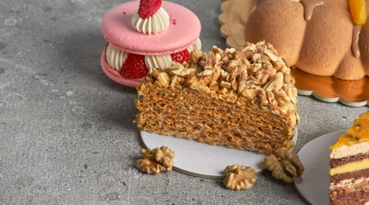 Грильяжний вафельний торт зі згущівкою