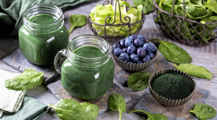 Смузі з чорницею та шпинатом