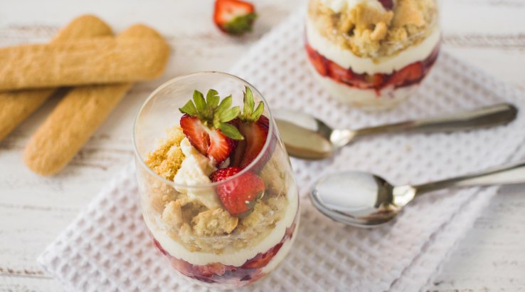 Полуничне тирамісу