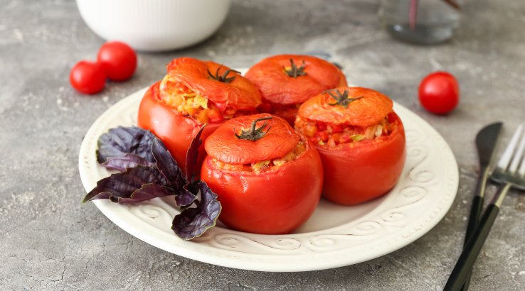Фаршировані помідори у духовці