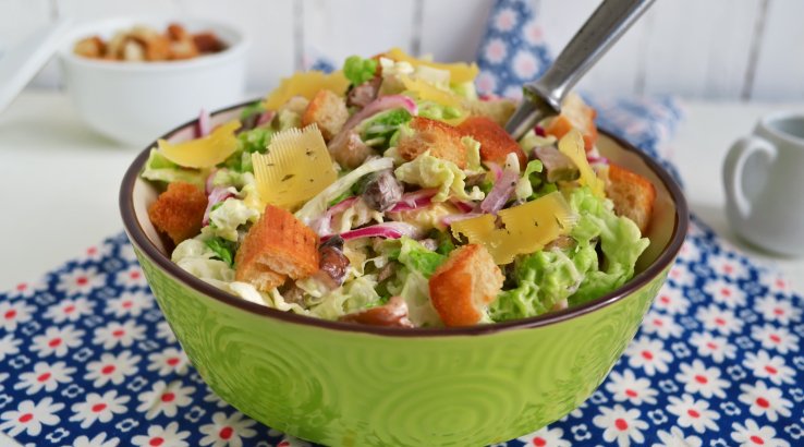 Салат з пекінською капустою і курятиною