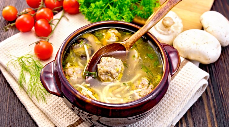 Суп з фрикадельками і грибами