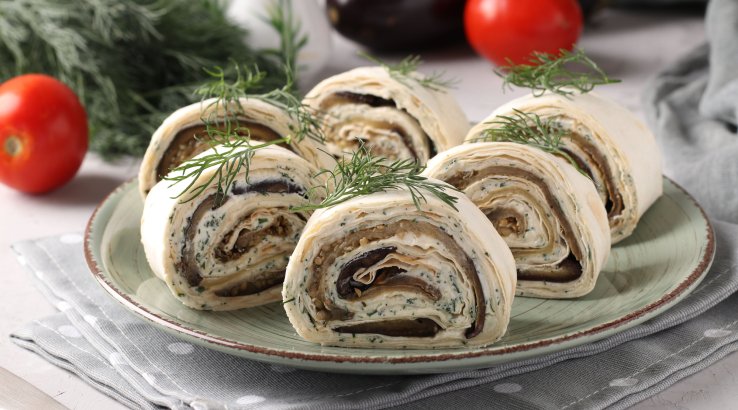 Рулет з баклажанами і сиром