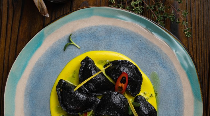 Чорні вареники з кальмаром - рецепт