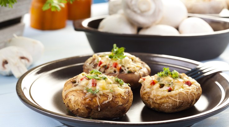 Грибні капелюшки з сосисками