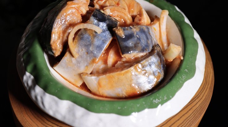 Маринована скумбрія в кетчупі