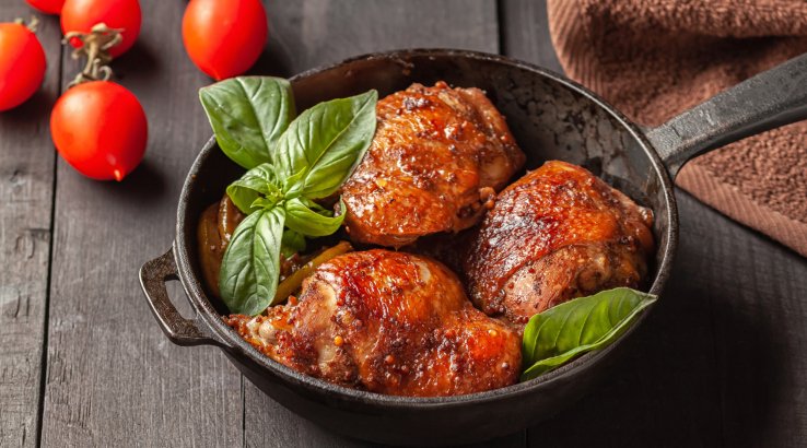 Курячі стегенця у винному соусі