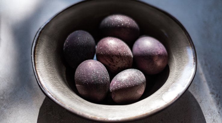 Яйця у червоному вині