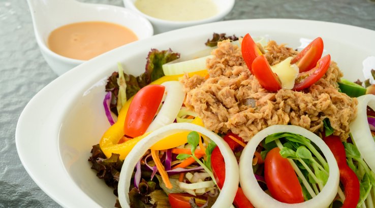 Салат з тунцем