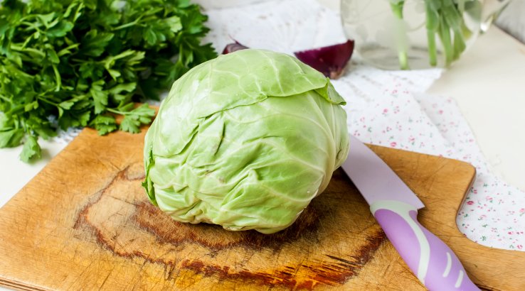 Ціла запечена молода капуста