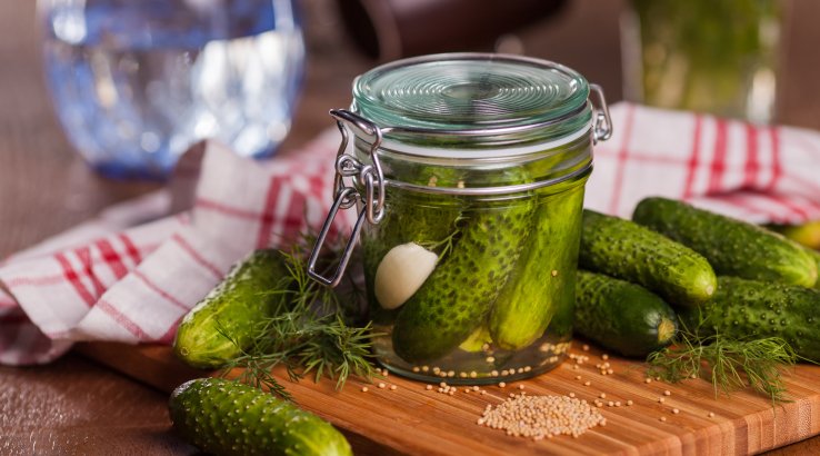 Малосольні огірки