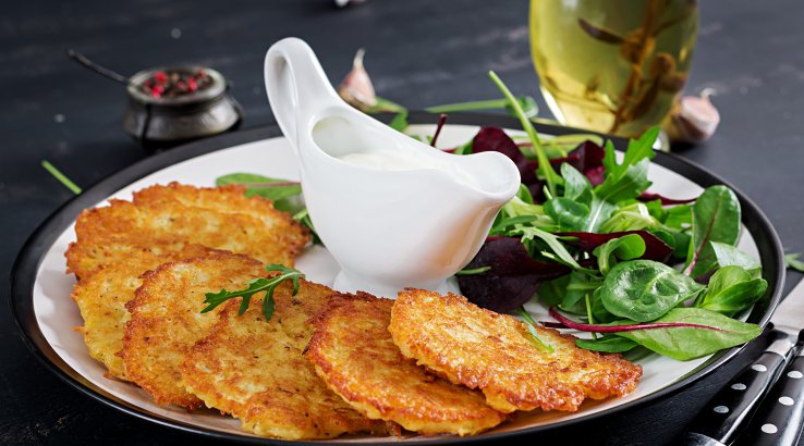 Деруни со сметаною