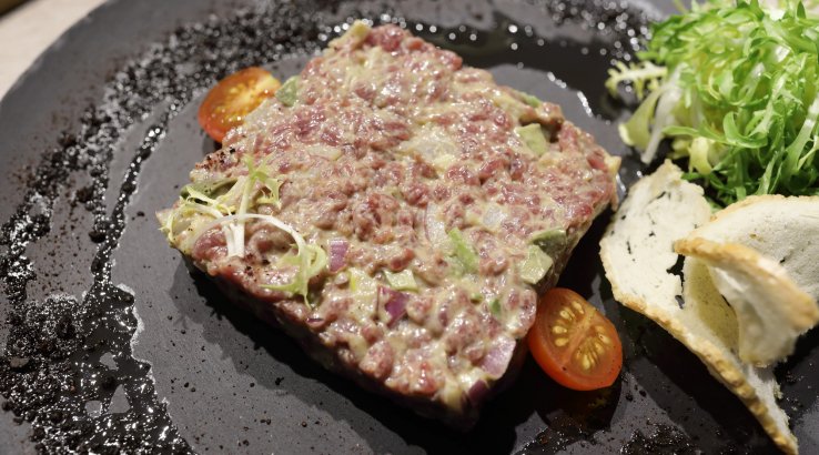 Тартар з ягнятини і авокадо