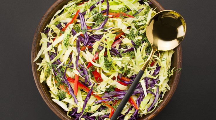 Салат з молодою капустою