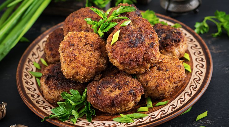 М'ясні котлети з картоплею